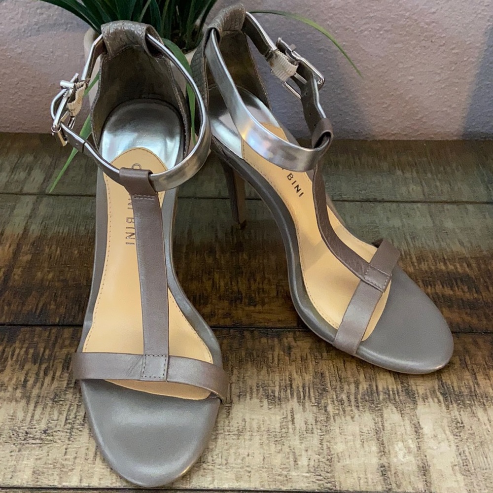 Gianni Bini T strap heels